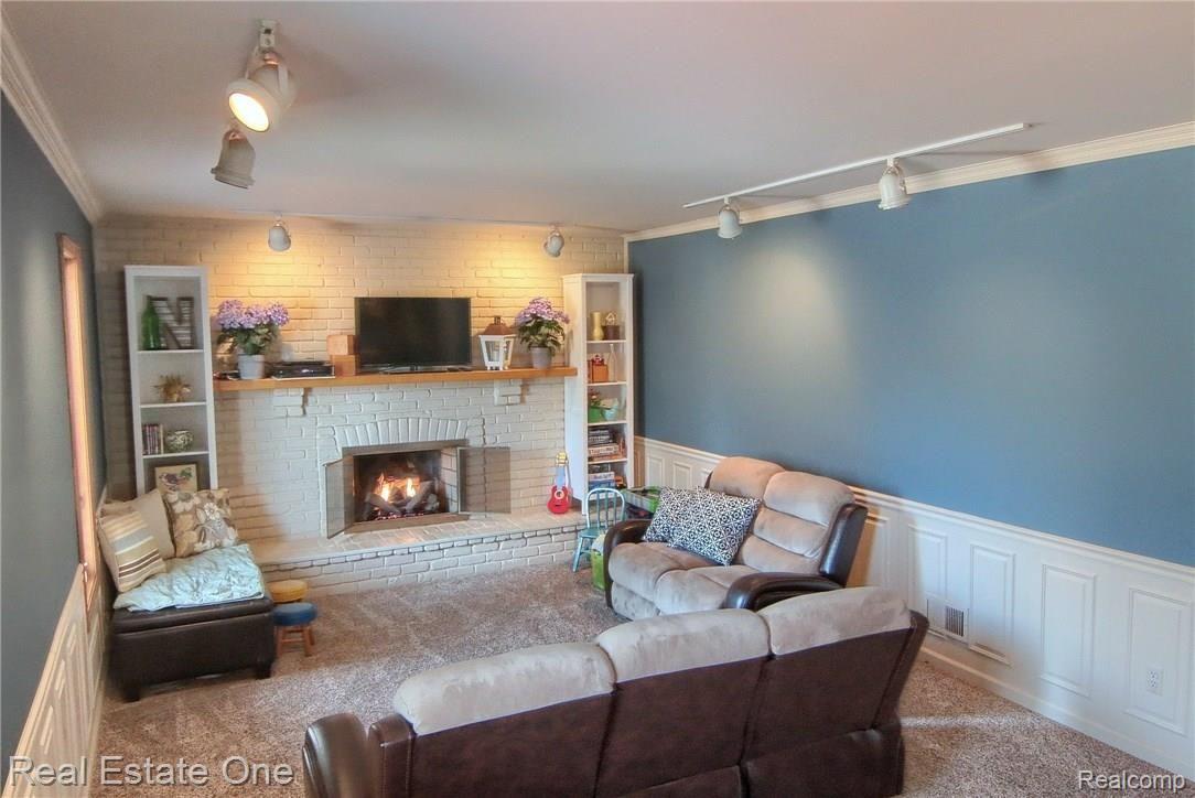 36225 Fredericksburg Road Farmington, MI 48331 - Photo 17 of 30 Living_Room.jpg