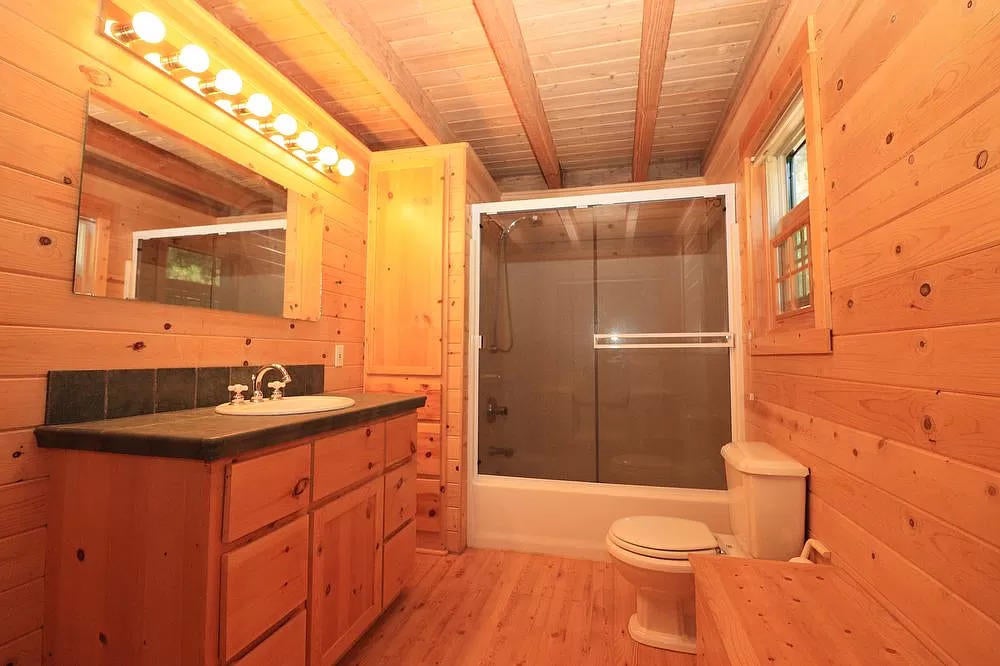 60448 Zuni Road Bend, OR 97702 - Photo 9 of 27 Bathroom and shower