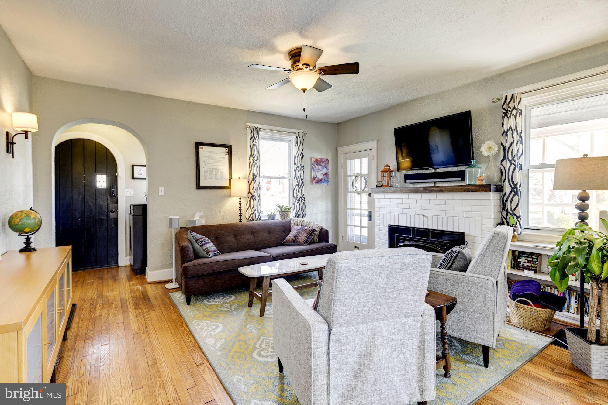 639 Murdock Road Baltimore, MD 21212 - Photo 4 of 41 Great flow. Wood stove in FP