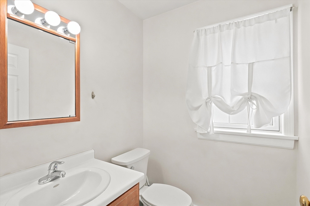 18 Rosegate Road Needham, MA 02494 - Photo 16 of 41
