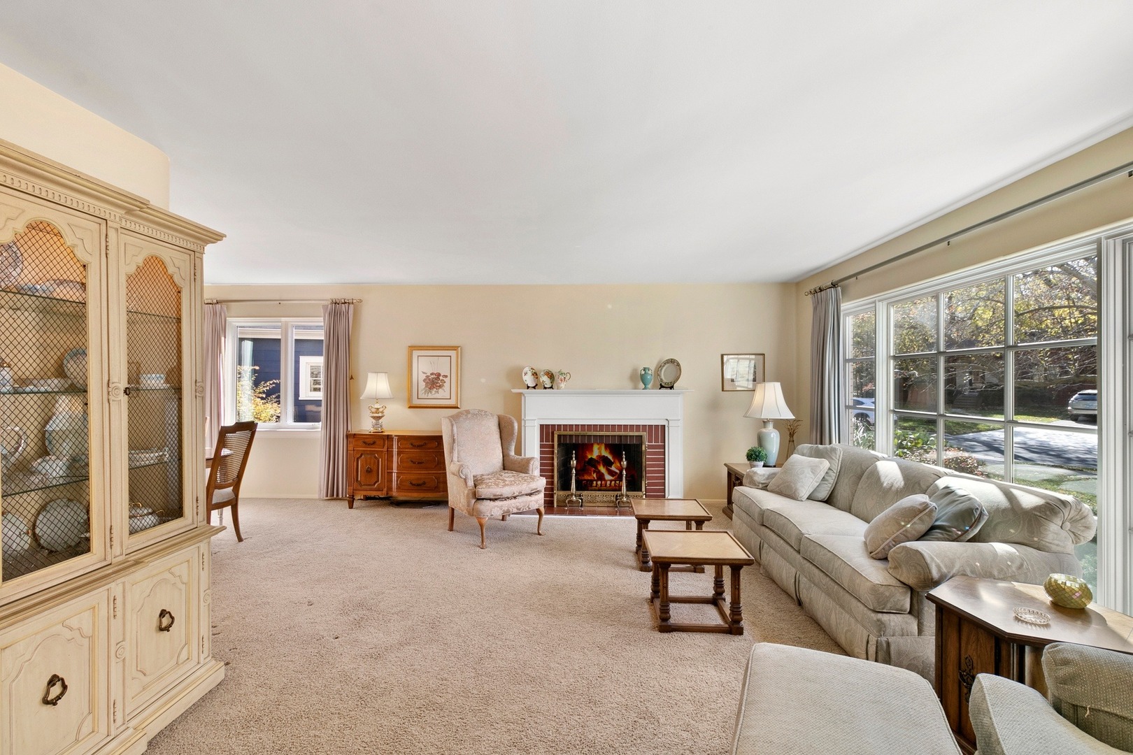 640 Selborne Road Riverside, IL 60546 - Photo 5 of 39