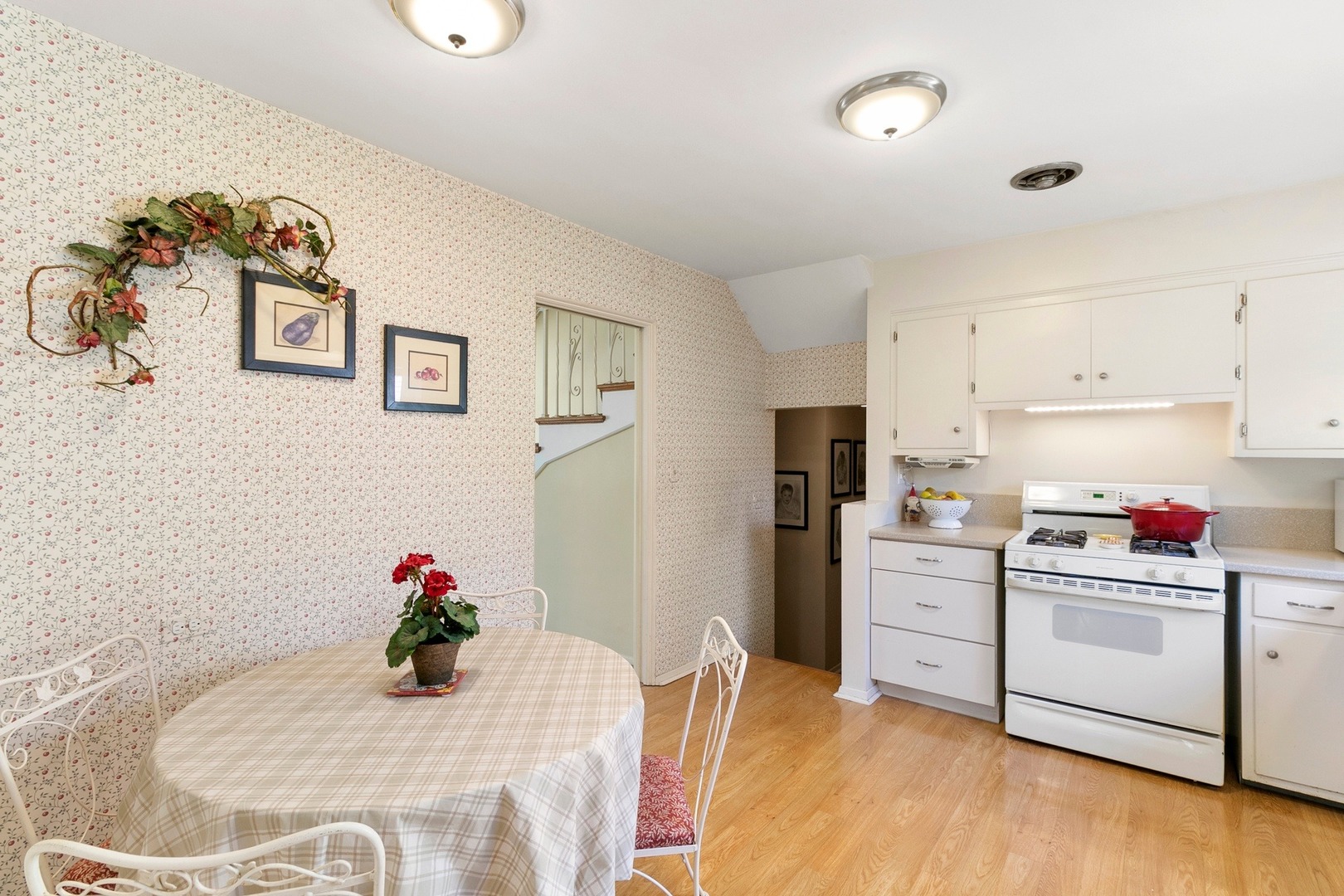 640 Selborne Road Riverside, IL 60546 - Photo 8 of 39