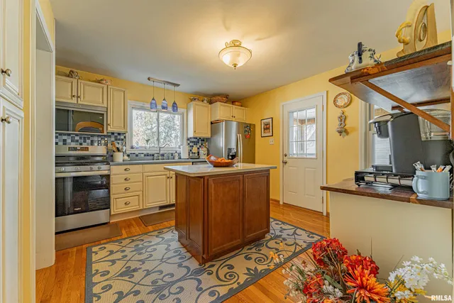 $189,000 | 454 8th Street, Lincoln, IL 62656