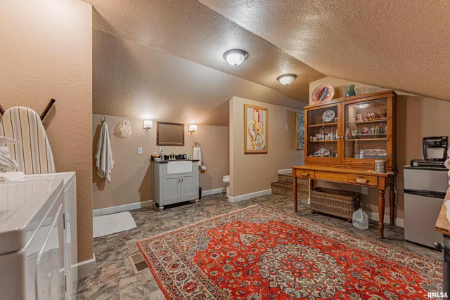 $189,000 | 454 8th Street, Lincoln, IL 62656