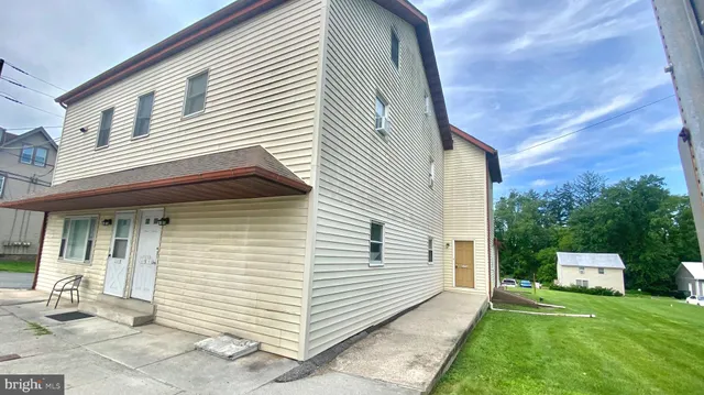 a view of a back yard of the house
