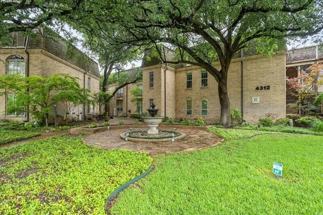 $295,000 | 4312 Bellaire Drive South, Unit 141, Fort Worth, TX 76109