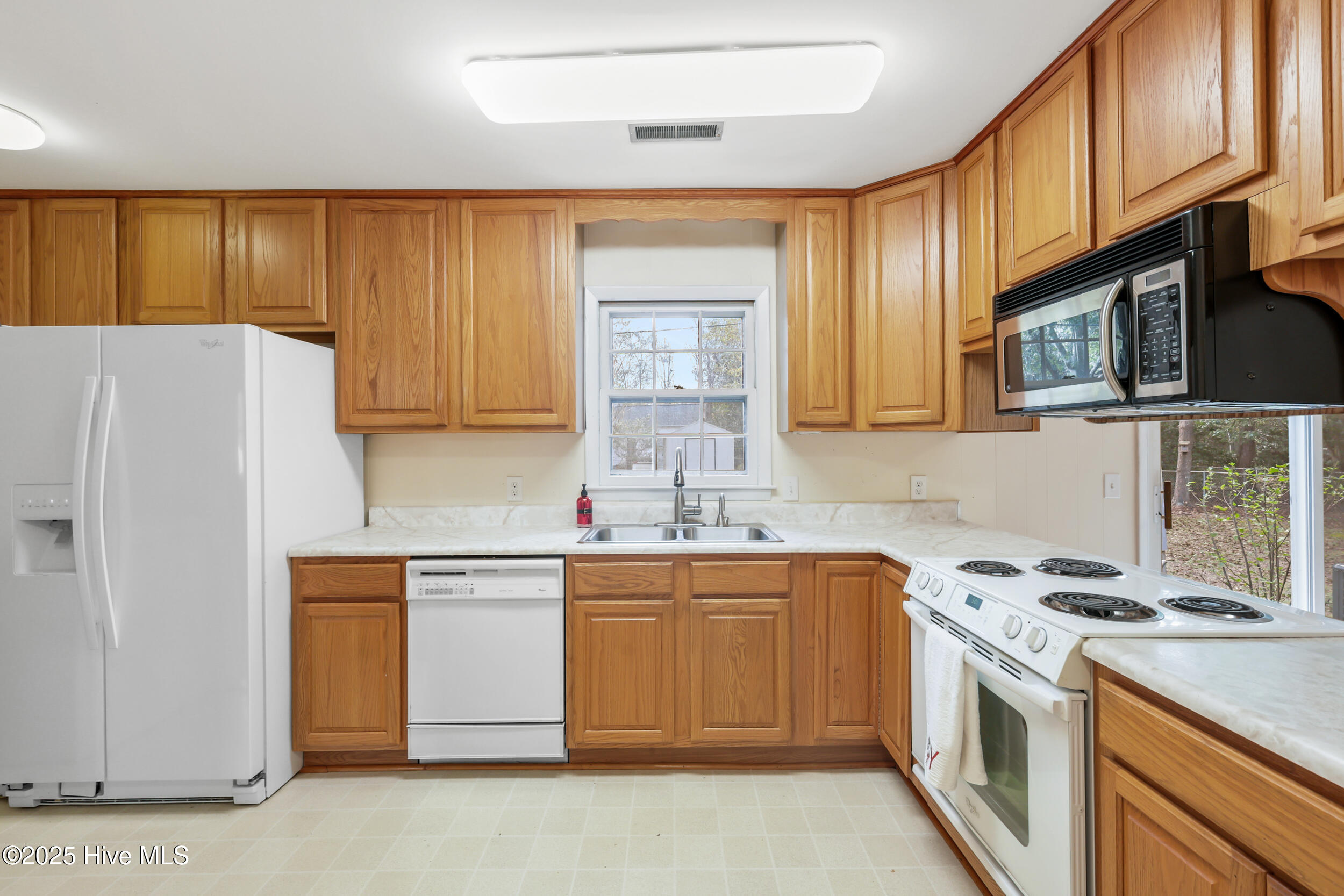4641 Masonboro Loop Road Wilmington, NC 28409 - Photo 28 of 42 Kitchen