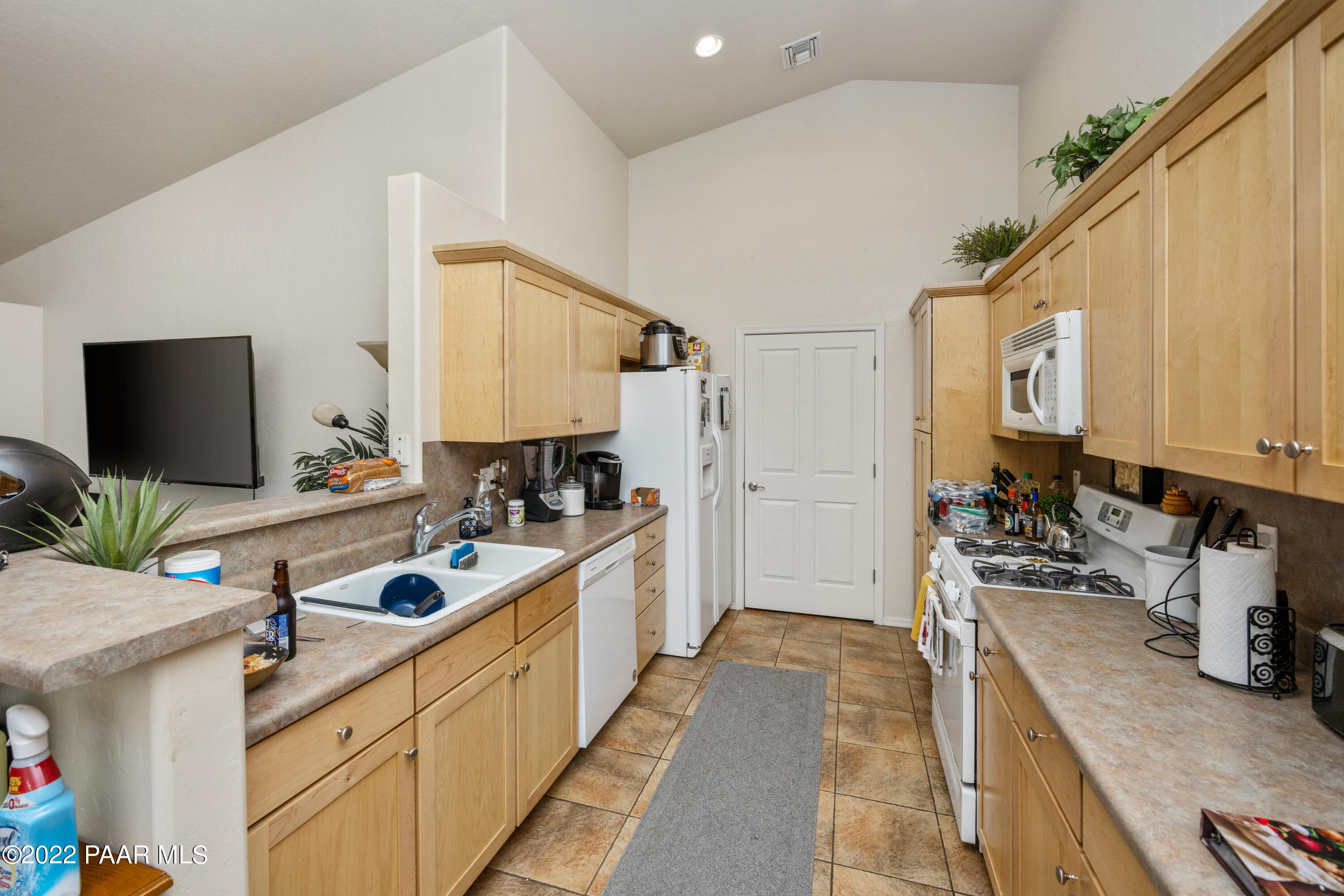 8317 East Yavapai Road Prescott Valley, AZ 86314 - Photo 4 of 26 009_Unit B