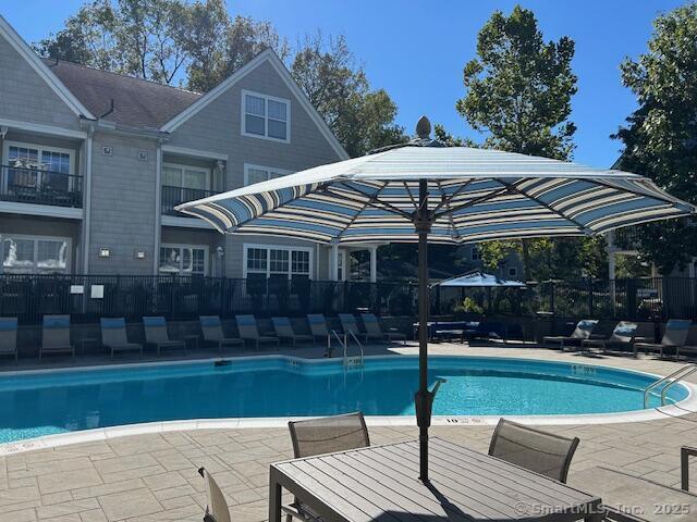 138 Hollow Tree Ridge Road, Unit 1802 Darien, CT 06820 - Photo 27 of 30 a front view of a house with garden