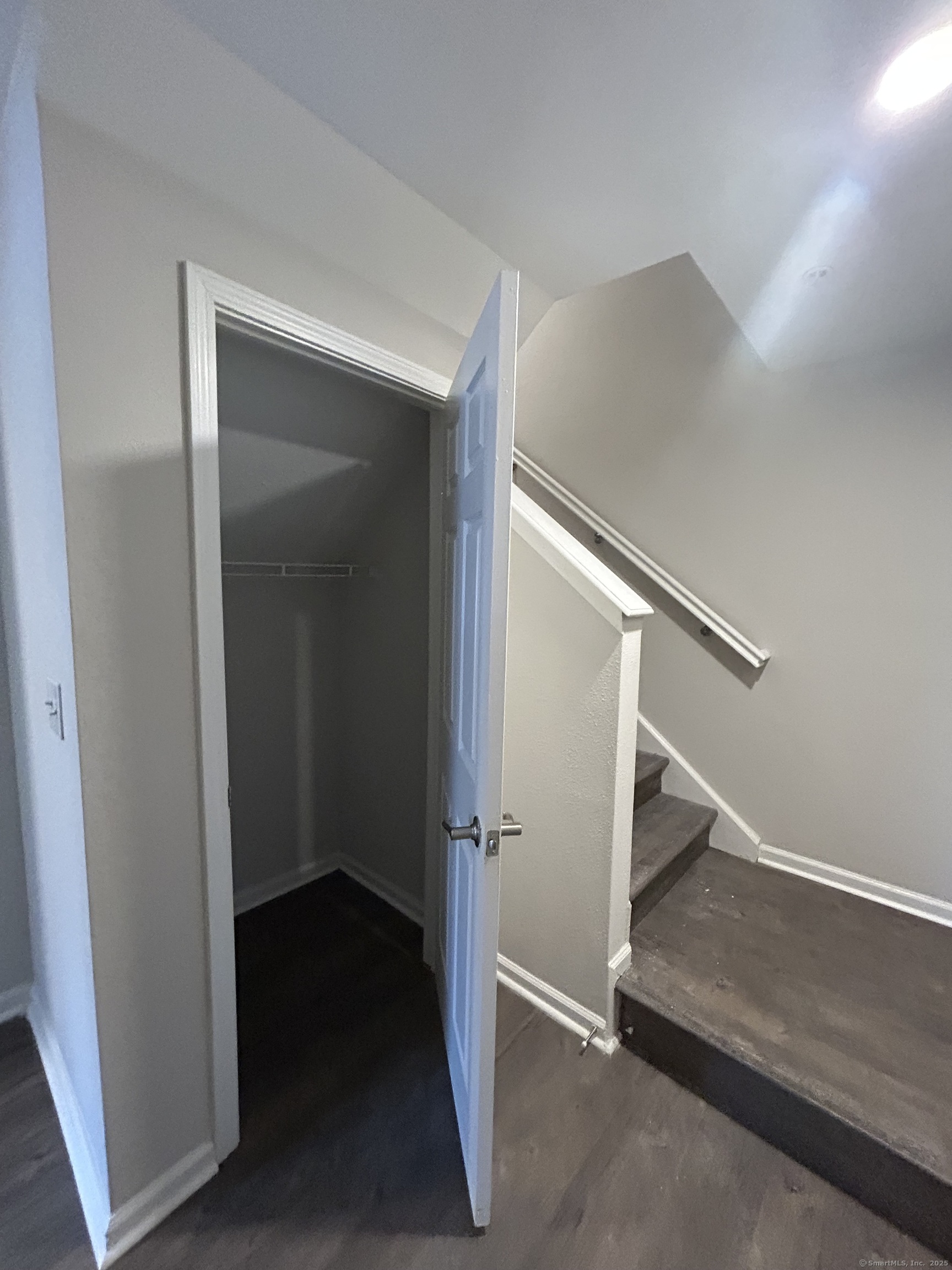 138 Hollow Tree Ridge Road, Unit 1802 Darien, CT 06820 - Photo 5 of 30 a view of entryway