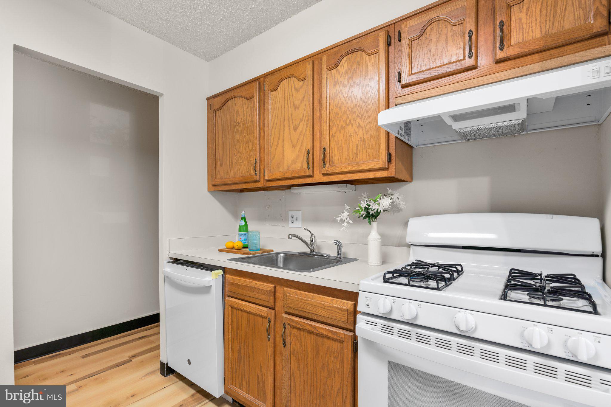 5907 Tamar Drive, Unit 7 R7 Columbia, MD 21045 - Photo 8 of 23 a stove top oven sitting inside of a kitchen