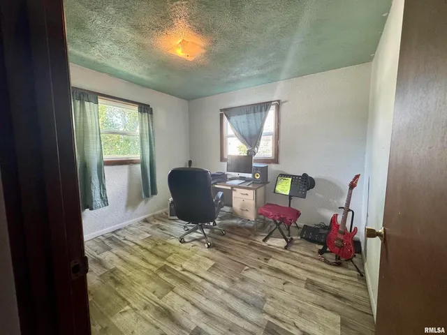 $39,000 | 212 West Sylvia Avenue, Christopher, IL 62822