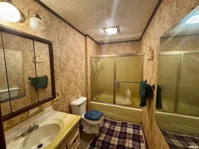 $39,000 | 212 West Sylvia Avenue, Christopher, IL 62822