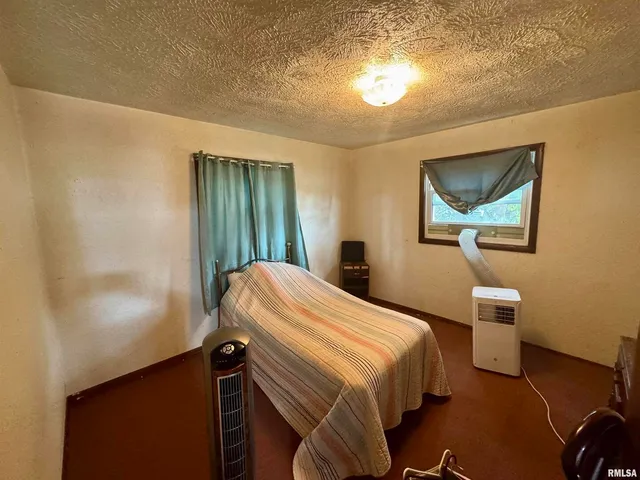 $39,000 | 212 West Sylvia Avenue, Christopher, IL 62822