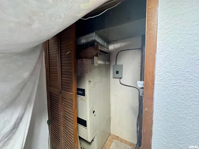 $39,000 | 212 West Sylvia Avenue, Christopher, IL 62822