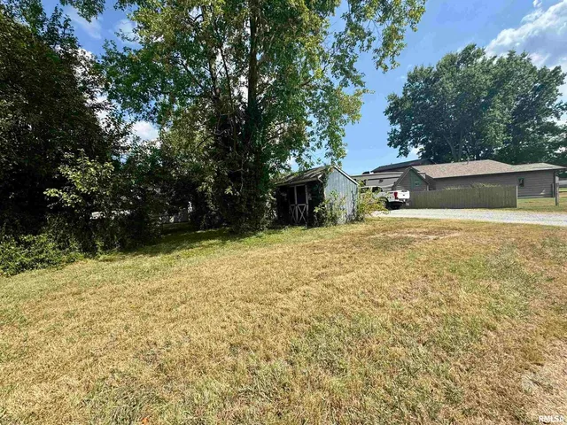 $39,000 | 212 West Sylvia Avenue, Christopher, IL 62822