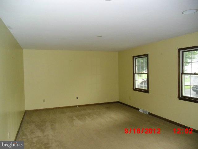 48 Arden Road North East, MD 21901 - Photo 5 of 12 Living Room