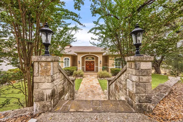 $985,000 | 265 Fossil Hills Loop, Spring Branch, TX 78070