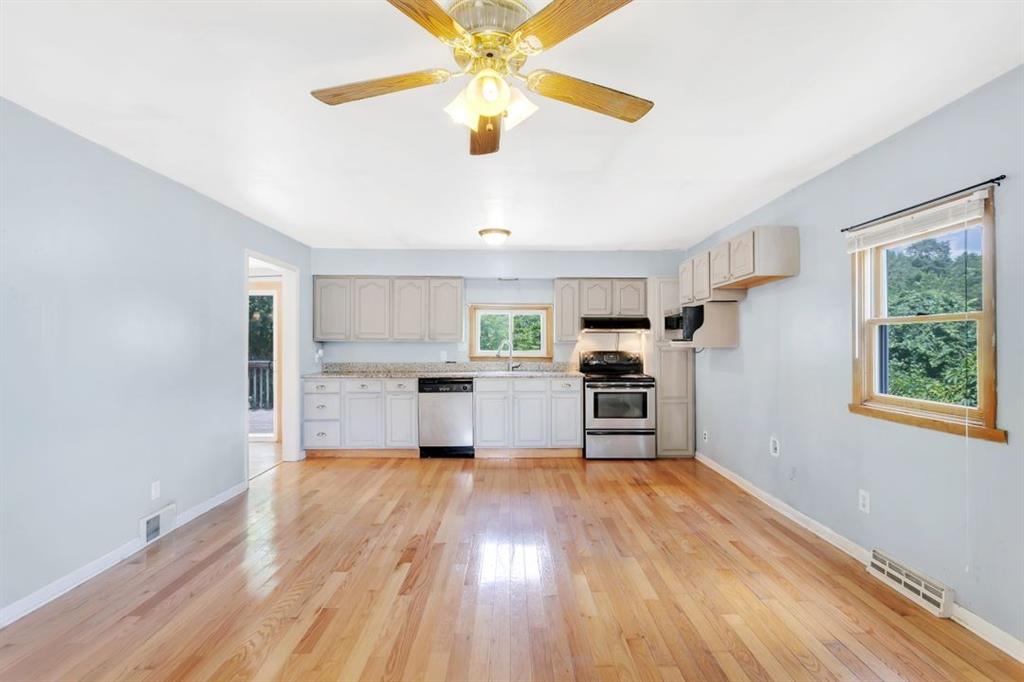 20 Krepps Road Ambridge, PA 15003 - Photo 3 of 22