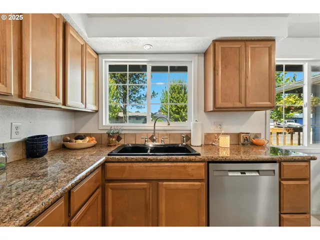 $439,900 | 2102 35th Avenue, Longview, WA 98632