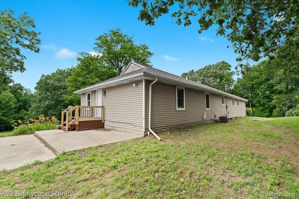 4941 Davison Road Lapeer, MI 48446 - Photo 6 of 40