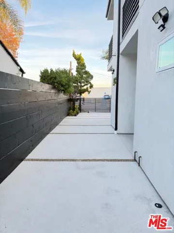 $3,600 | 5191 5193 1/2 Lindley Avenue, Tarzana, CA 91356