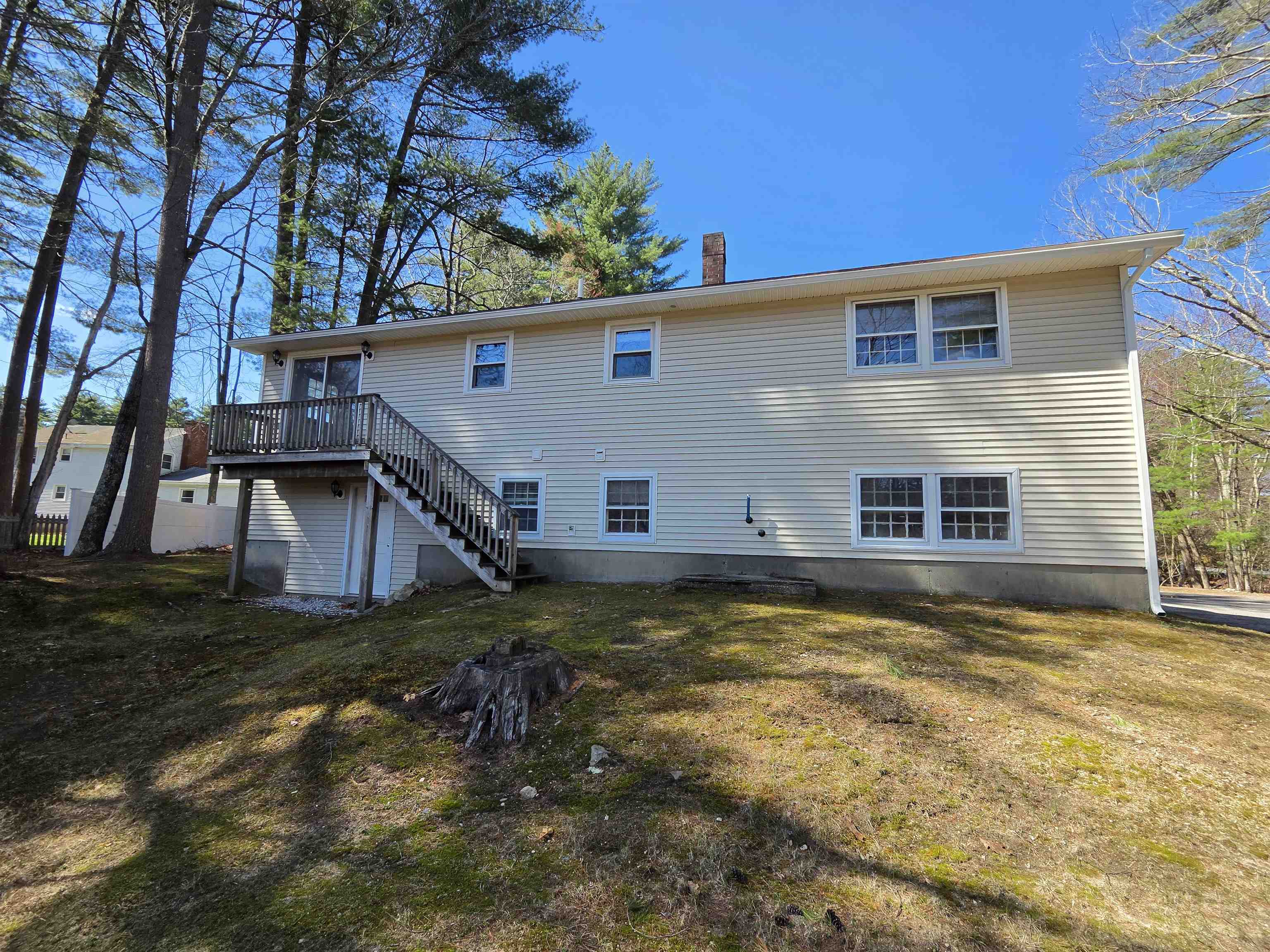22 Tokanel Road Windham, NH 03087 - Photo 3 of 24
