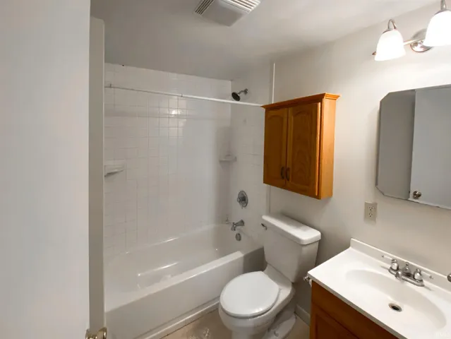 $2,660 | 1114 South Woodlawn Avenue, Bloomington, IN 47401