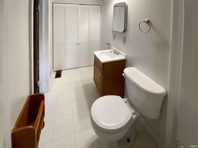 $2,660 | 1114 South Woodlawn Avenue, Bloomington, IN 47401