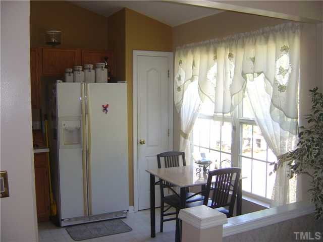 4736 Cardinal Grove Boulevard Raleigh, NC 27616 - Photo 17 of 25 Breakfast Area