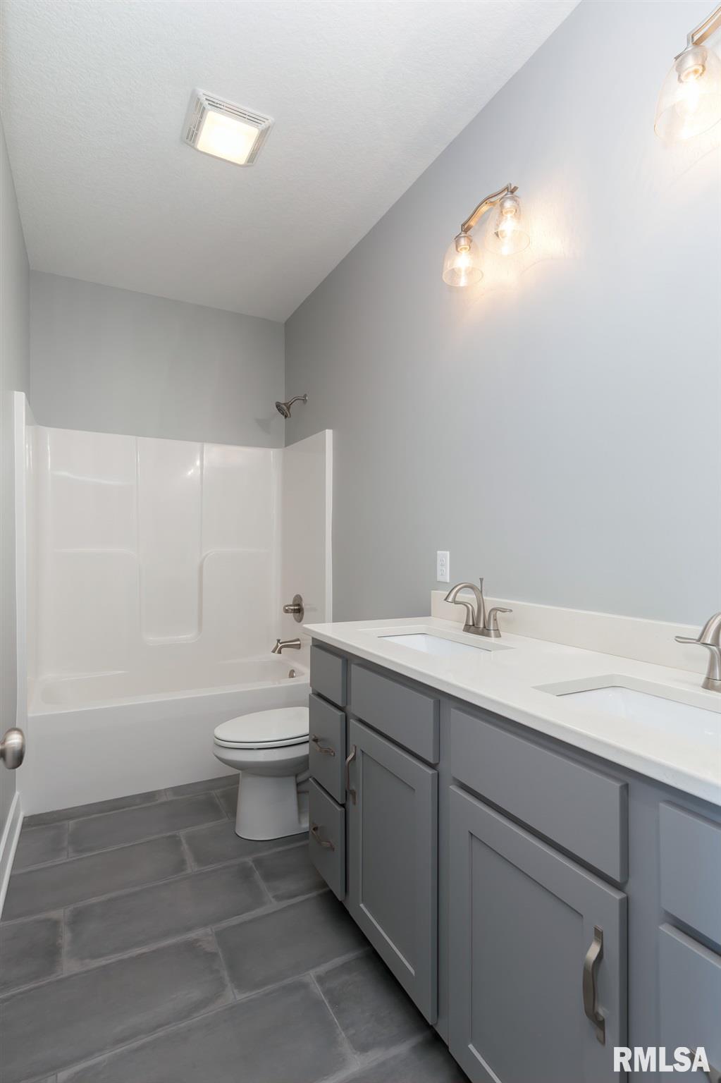 5588 Emily Road Bettendorf, IA 52722 - Photo 12 of 29 Gallery Image 12