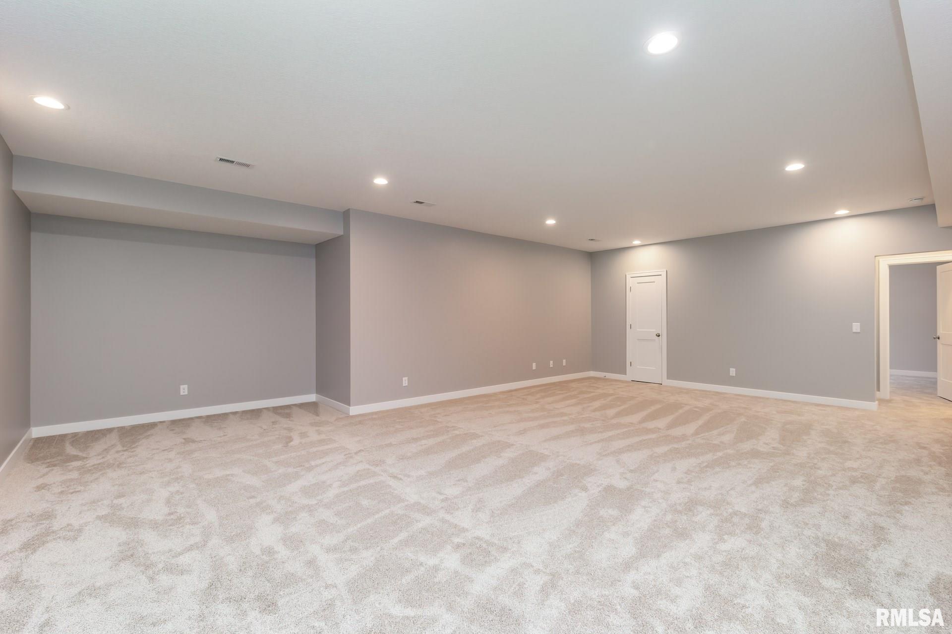 5588 Emily Road Bettendorf, IA 52722 - Photo 22 of 29 Gallery Image 22