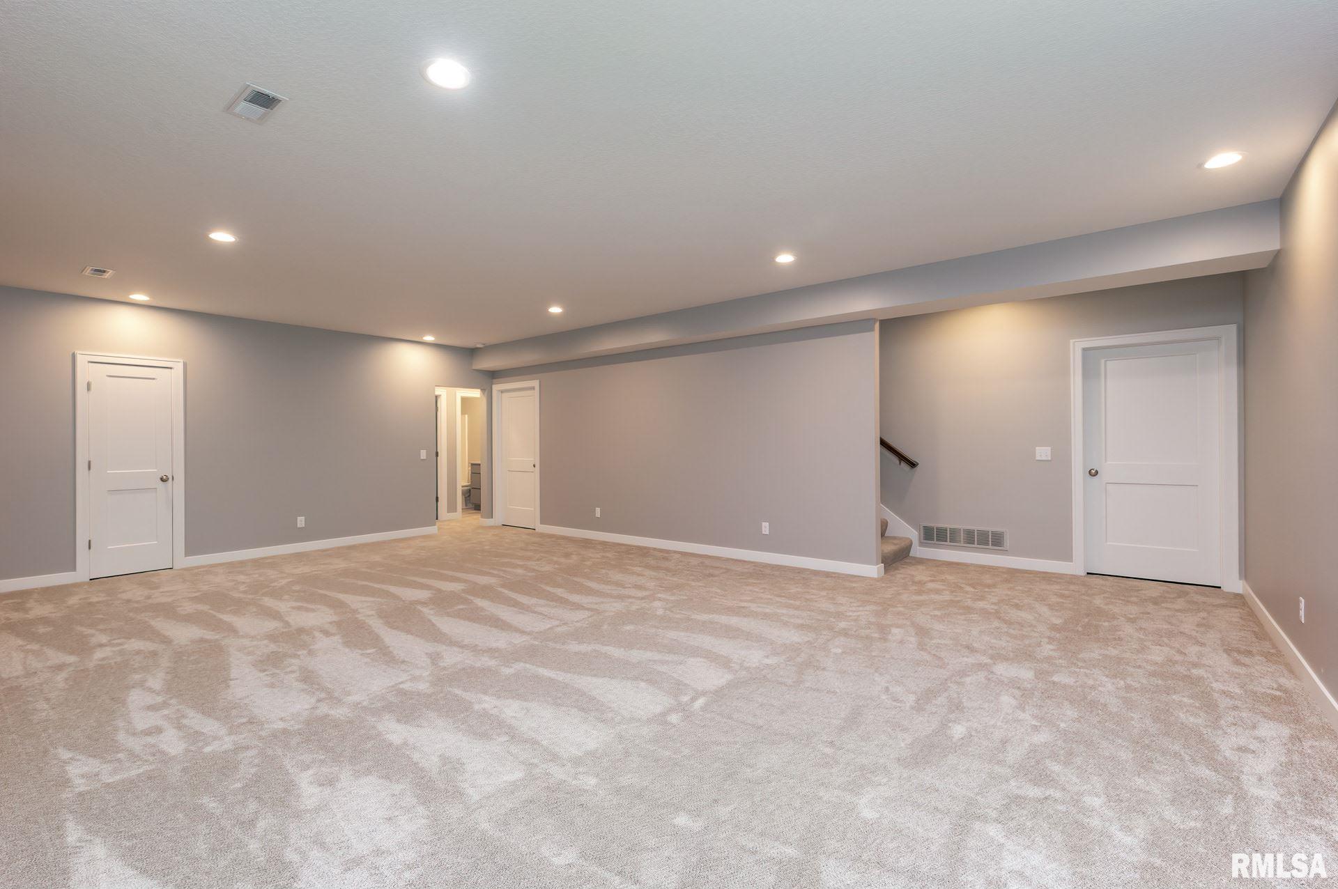 5588 Emily Road Bettendorf, IA 52722 - Photo 23 of 29 Gallery Image 23