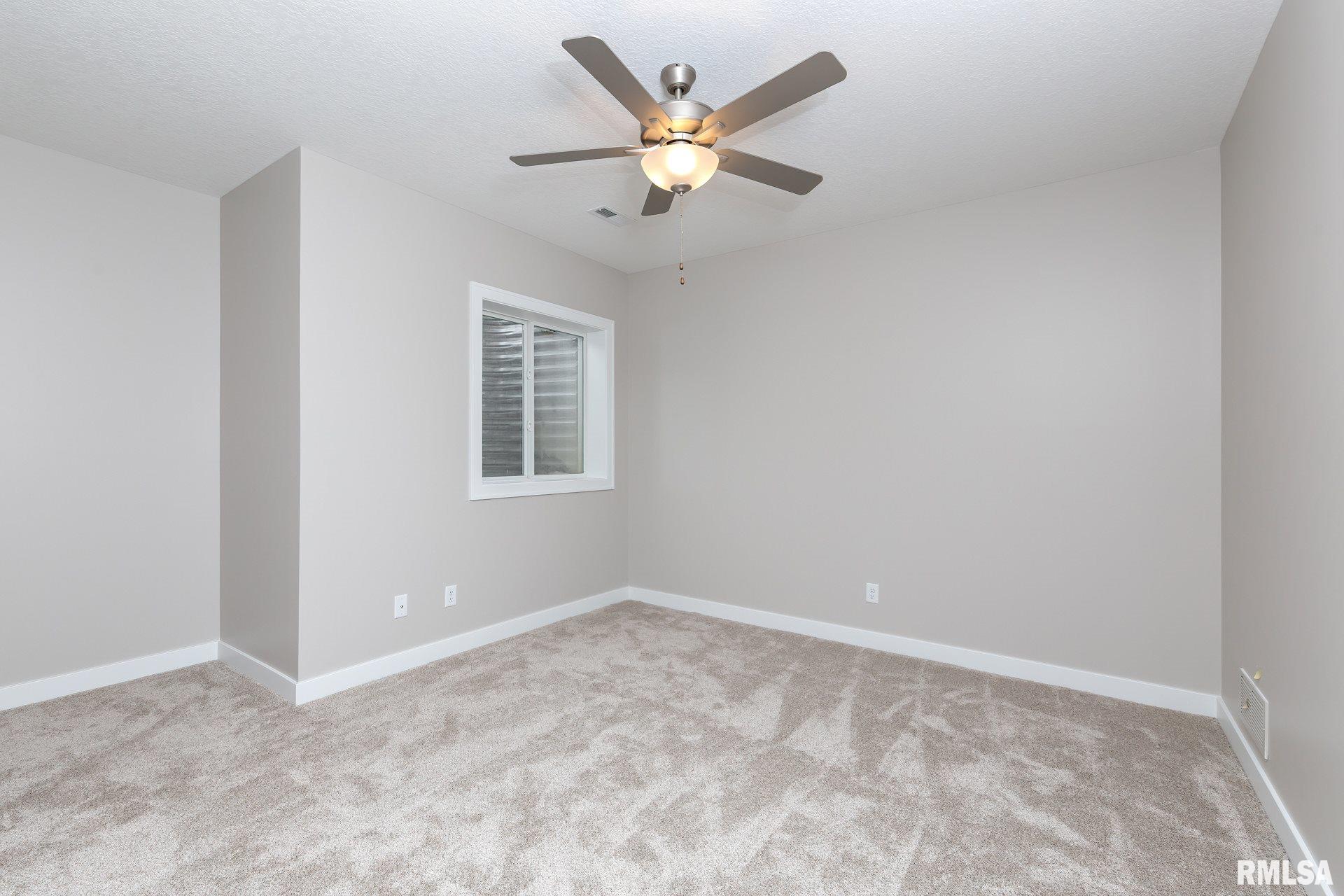 5588 Emily Road Bettendorf, IA 52722 - Photo 25 of 29 Gallery Image 25