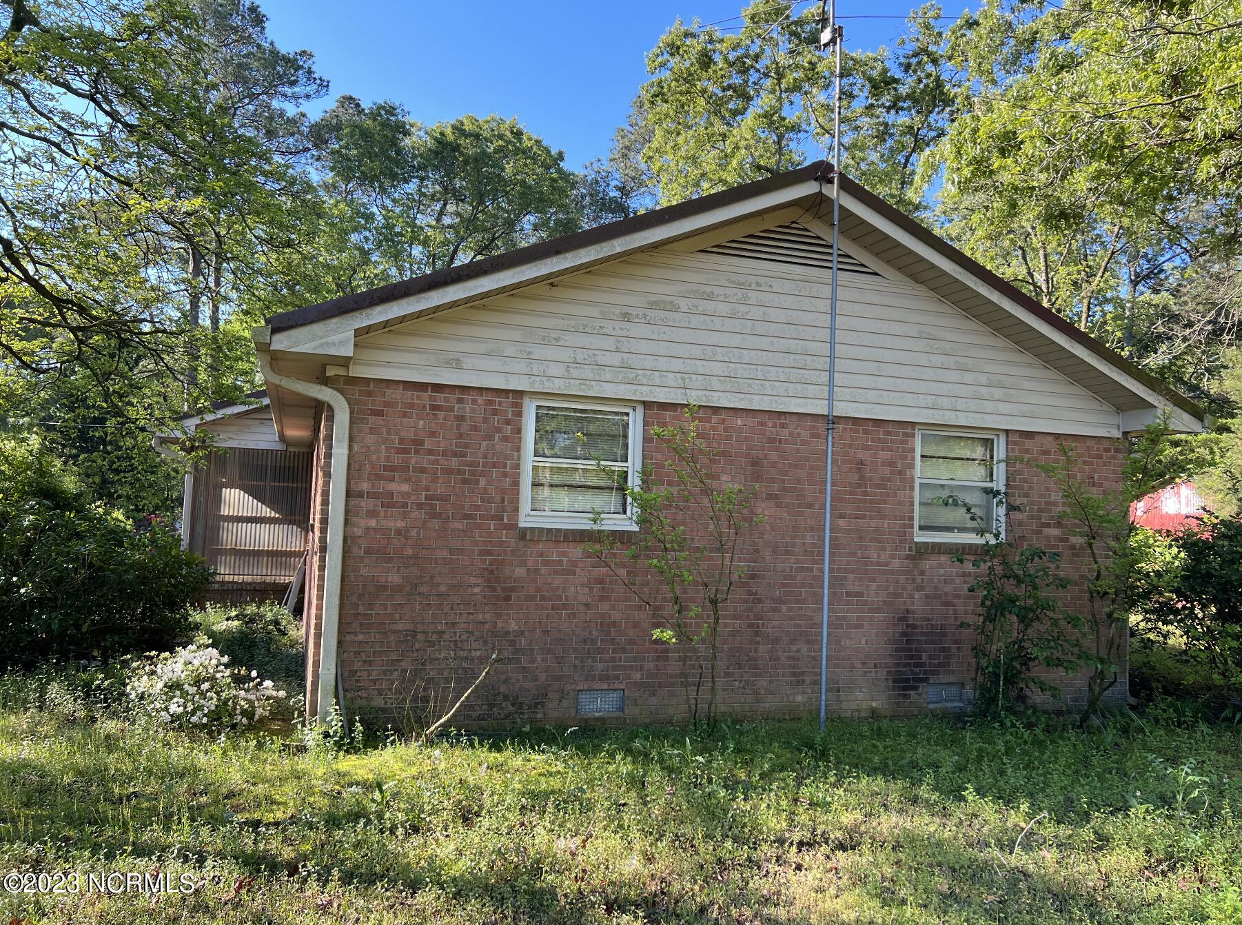 4454 Hayne Stretch Road Roseboro, NC 28382 - Photo 5 of 6 Screen Shot 2023-08-10 at 10.02.03 AM