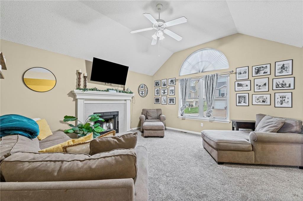 435 North Queen Ridge Avenue Independence, MO 64056 - Photo 4 of 32