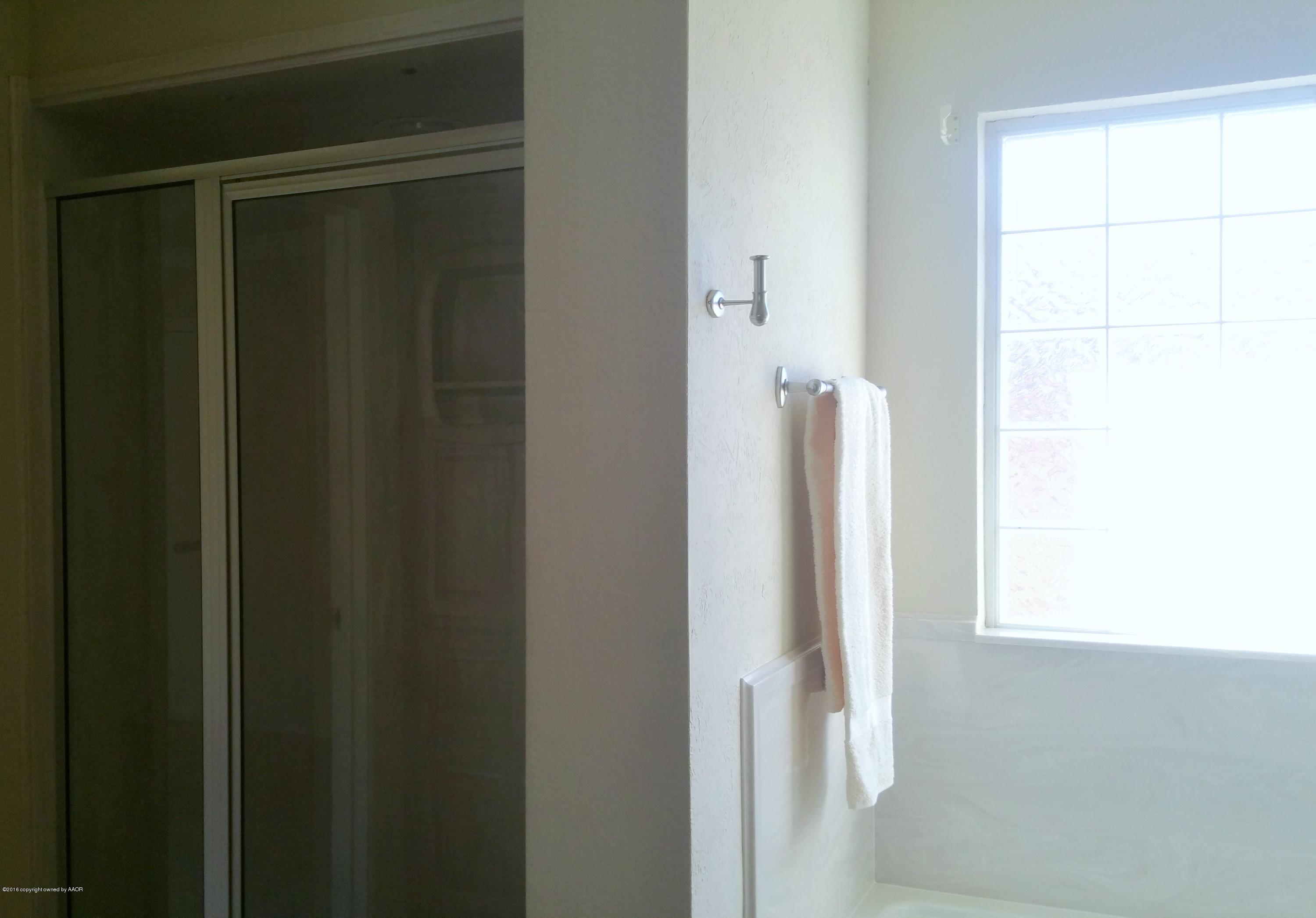 6810 Thunder Road Amarillo, TX 79119 - Photo 7 of 11 Master Shower