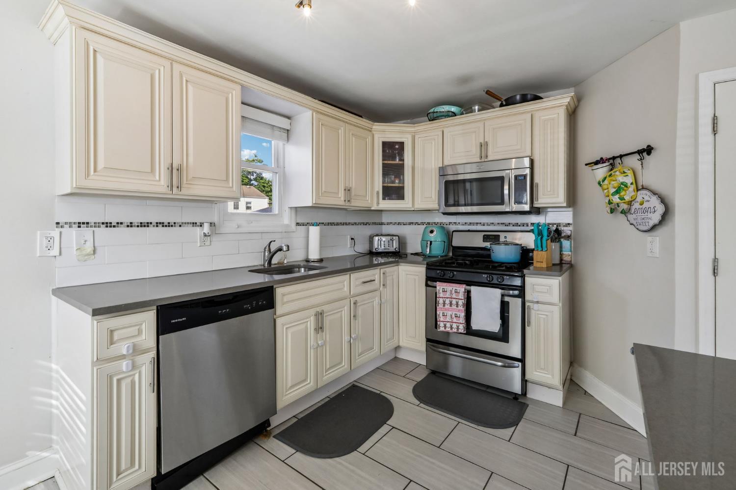 608 Decatur Avenue Middlesex, NJ 08846 - Photo 16 of 40