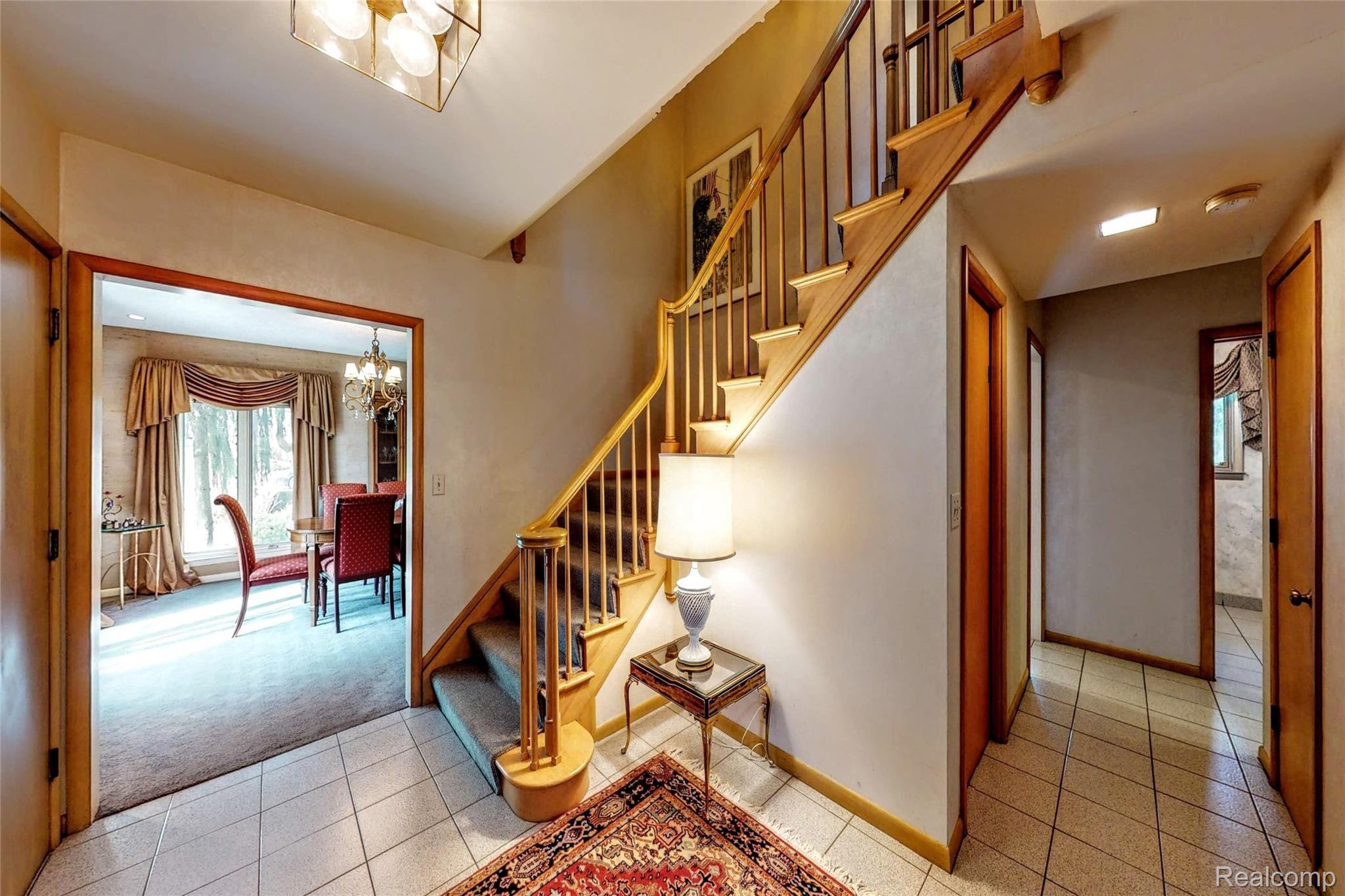 876 Covington Road Bloomfield Hills, MI 48301 - Photo 19 of 32 Foyer.jpg