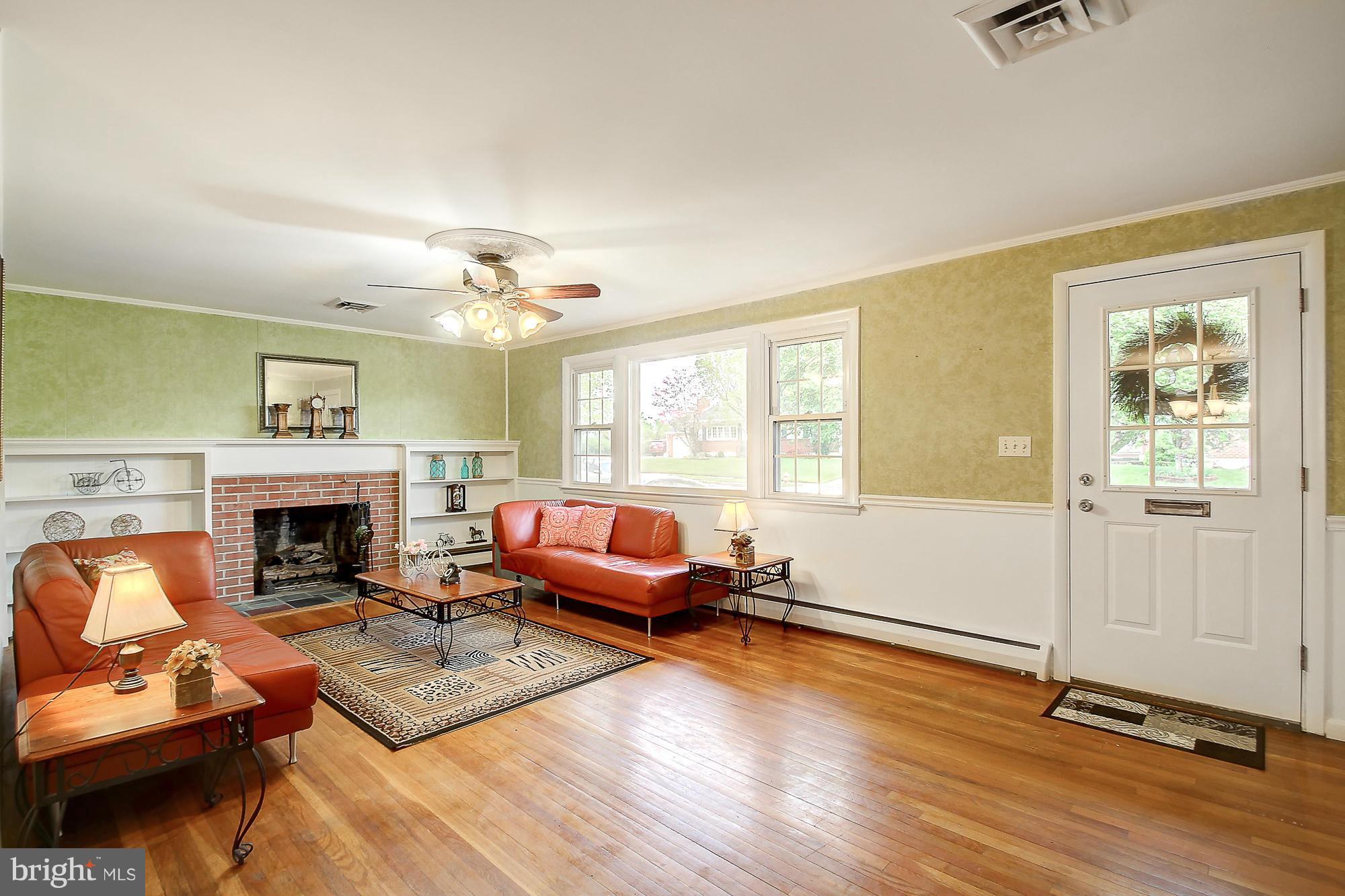2114 Eastham Road Lutherville-Timonium, MD 21093 - Photo 5 of 30 Living Room
