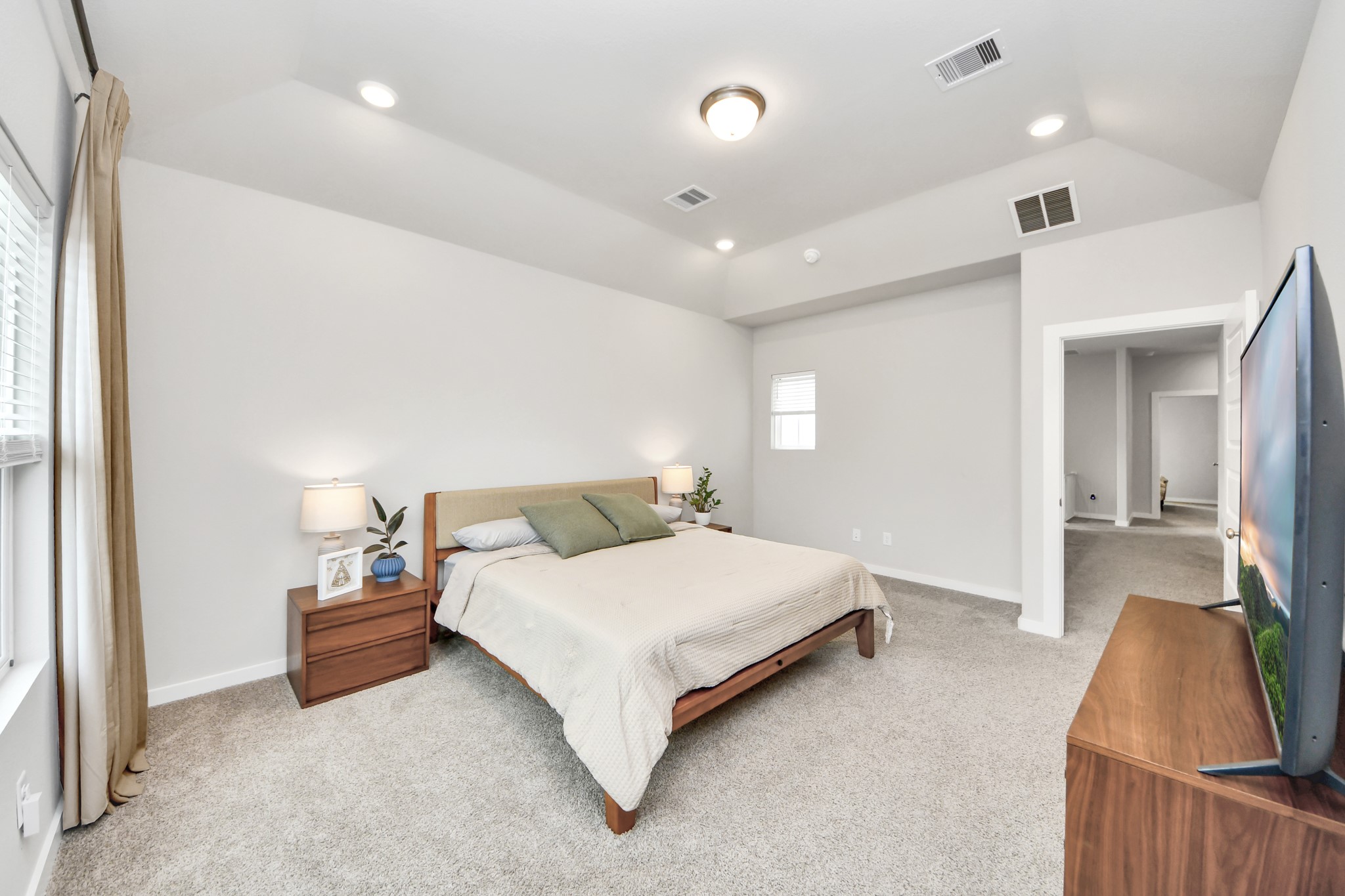 4205 Hatch Silo Lane Houston, TX 77080 - Photo 15 of 36 Spacious primary bedroom