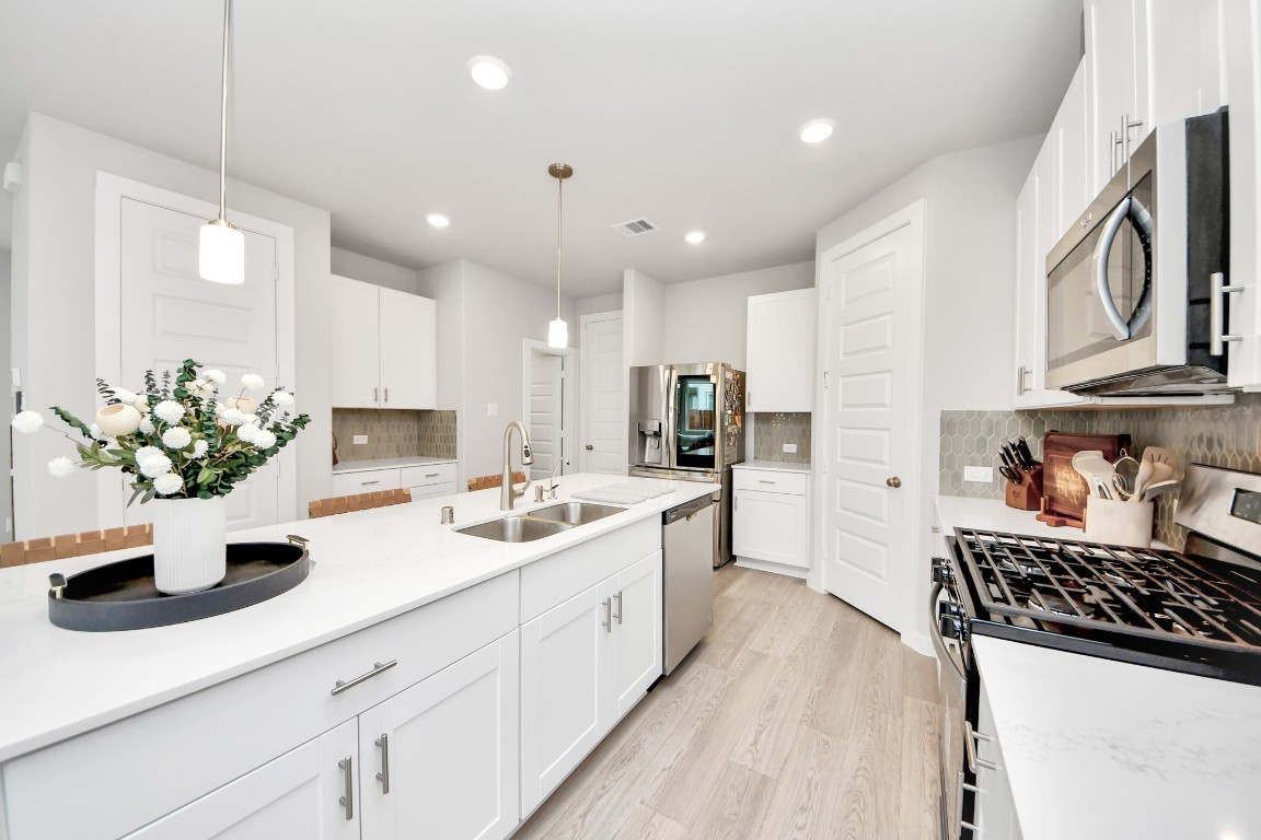 4205 Hatch Silo Lane Houston, TX 77080 - Photo 4 of 36 Modern kitchen with ample cabinet space and functional layout, ideal for everyday living.