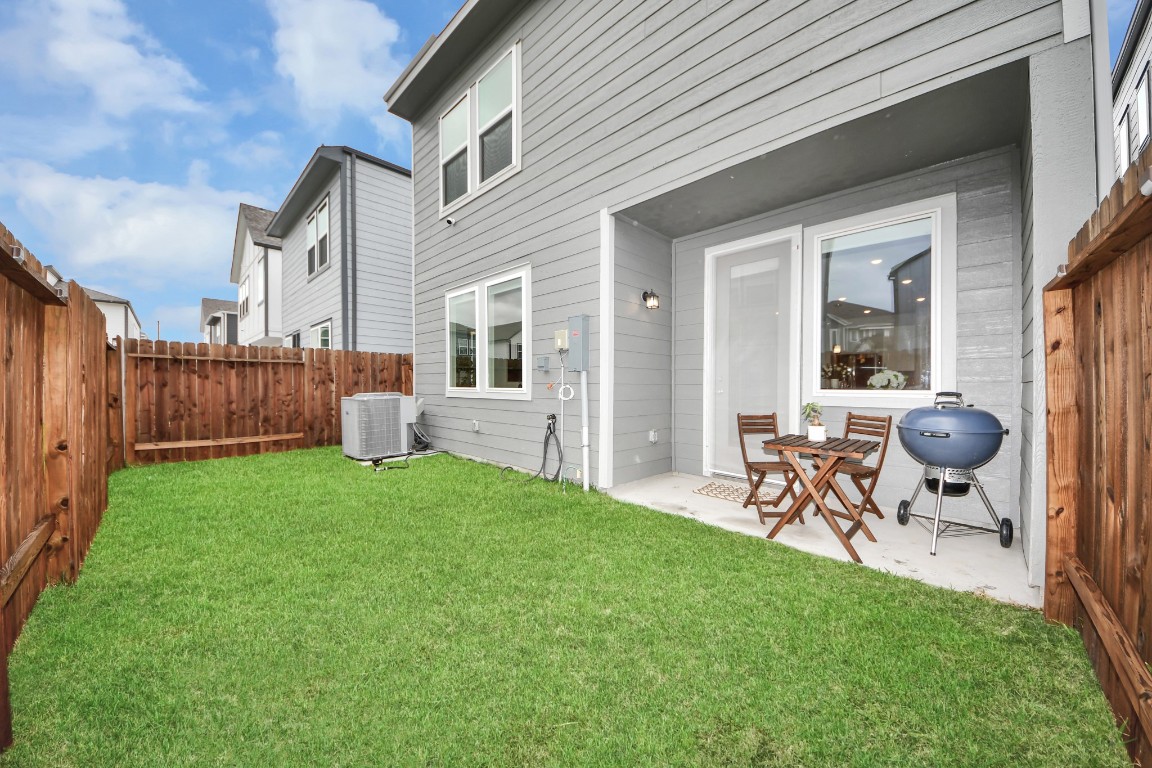 4205 Hatch Silo Lane Houston, TX 77080 - Photo 5 of 36 Private outdoor space perfect for relaxing or entertaining.