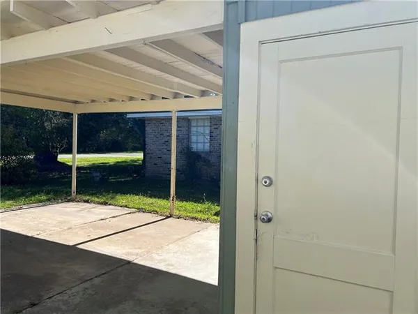 $2,400 | 317 West 24th Avenue, Covington, LA 70433