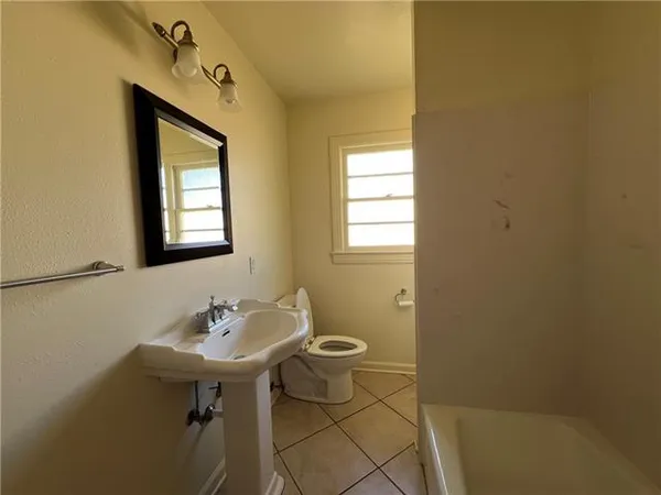 $2,400 | 317 West 24th Avenue, Covington, LA 70433