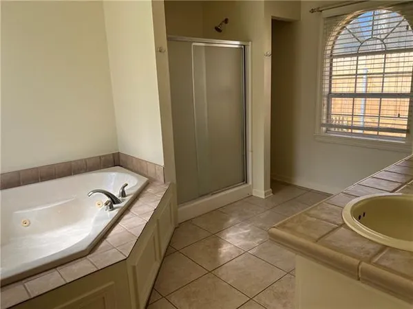 $2,400 | 317 West 24th Avenue, Covington, LA 70433