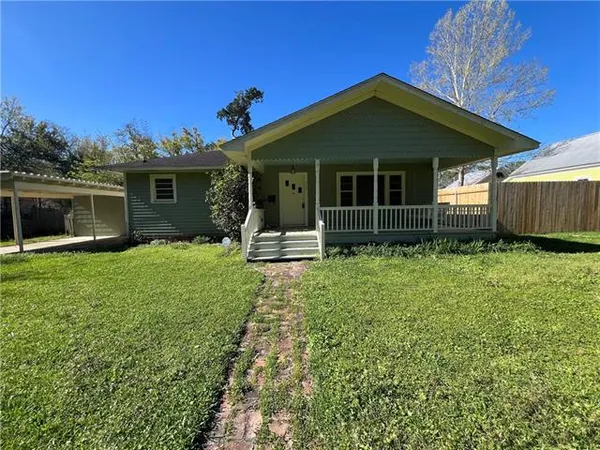 $2,400 | 317 West 24th Avenue, Covington, LA 70433