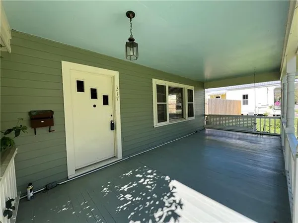 $2,400 | 317 West 24th Avenue, Covington, LA 70433