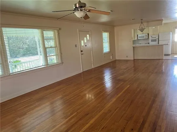 $2,400 | 317 West 24th Avenue, Covington, LA 70433