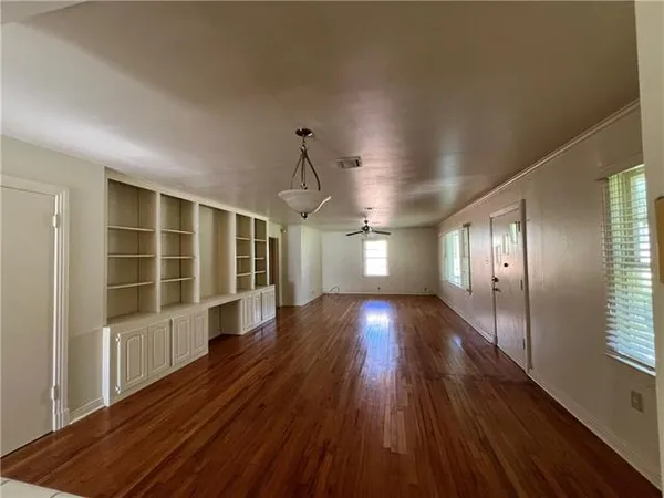 $2,400 | 317 West 24th Avenue, Covington, LA 70433